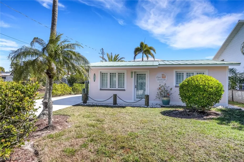 1290 Venetian Way Naples FL 34110