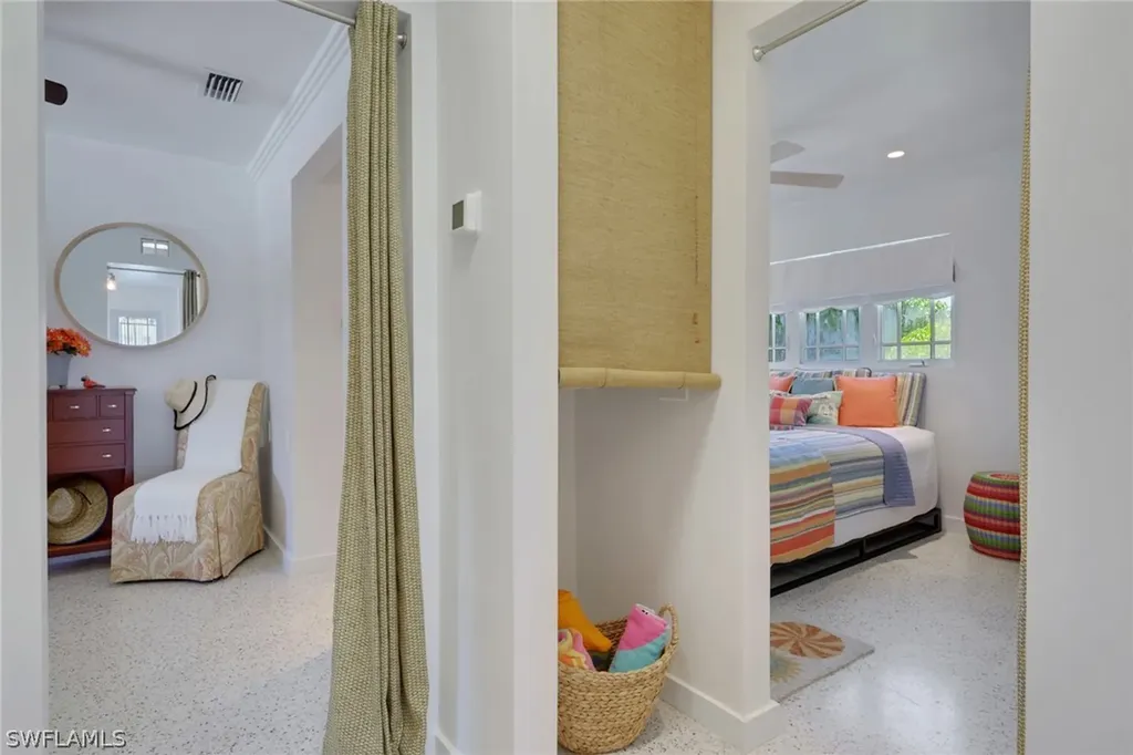 1290 Venetian Way Naples FL 34110