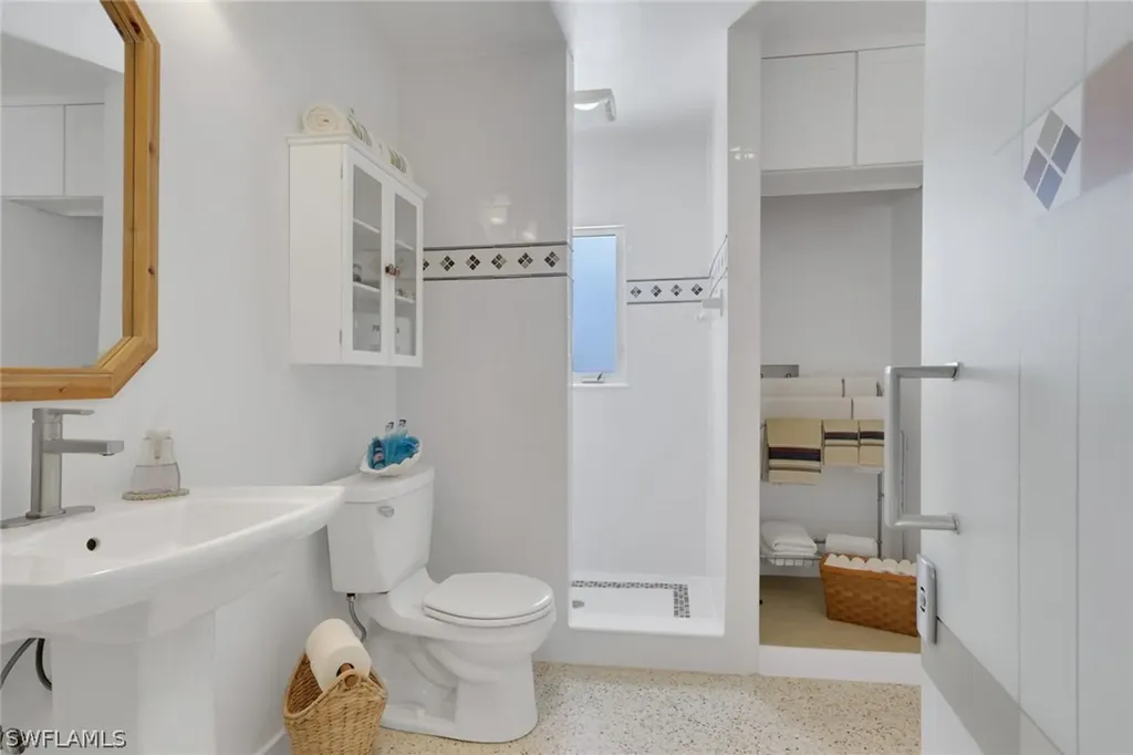 1290 Venetian Way Naples FL 34110