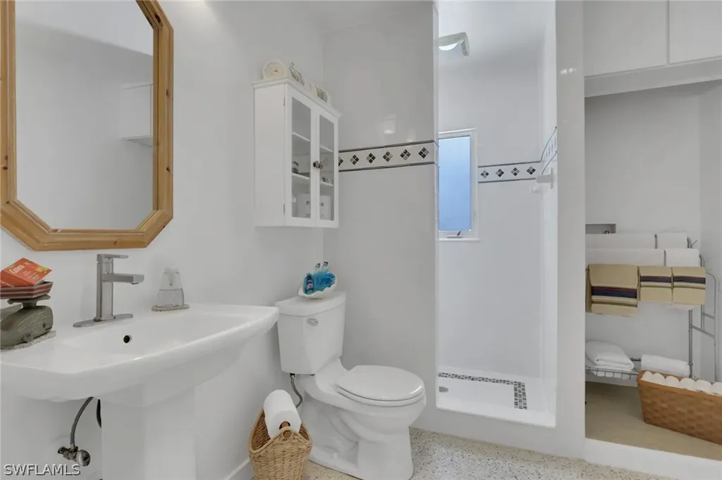 1290 Venetian Way Naples FL 34110