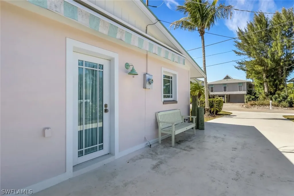 1290 Venetian Way Naples FL 34110