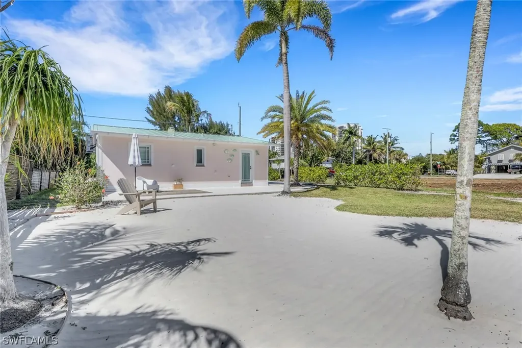 1290 Venetian Way Naples FL 34110