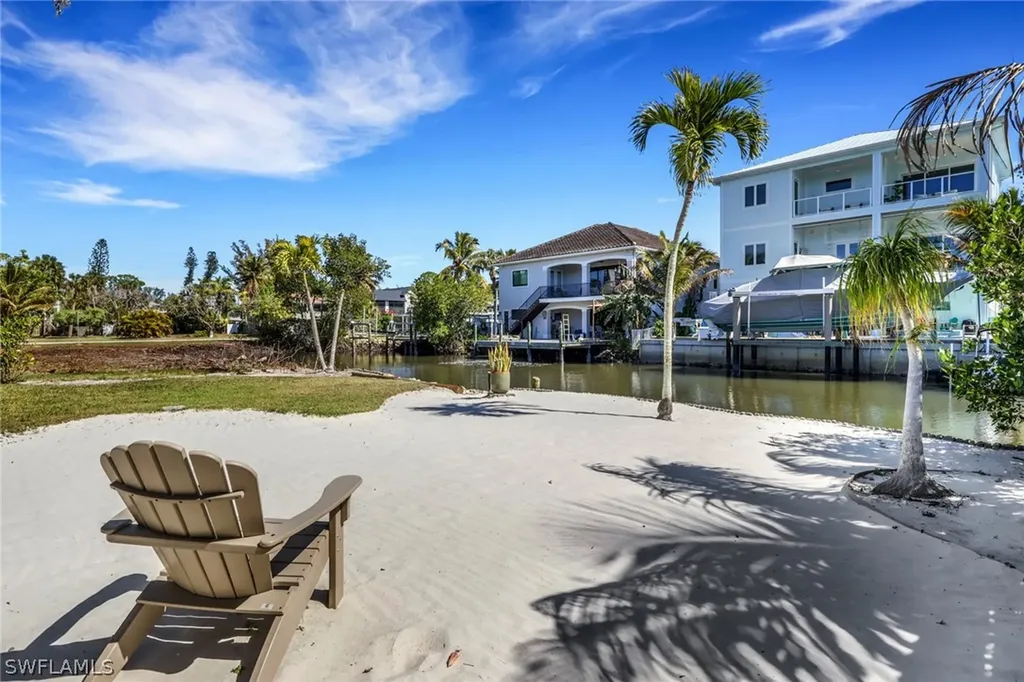 1290 Venetian Way Naples FL 34110