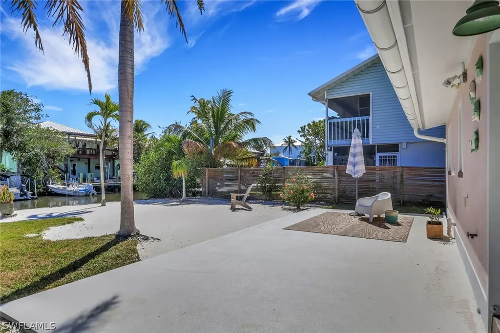 1290 Venetian Way Naples FL 34110