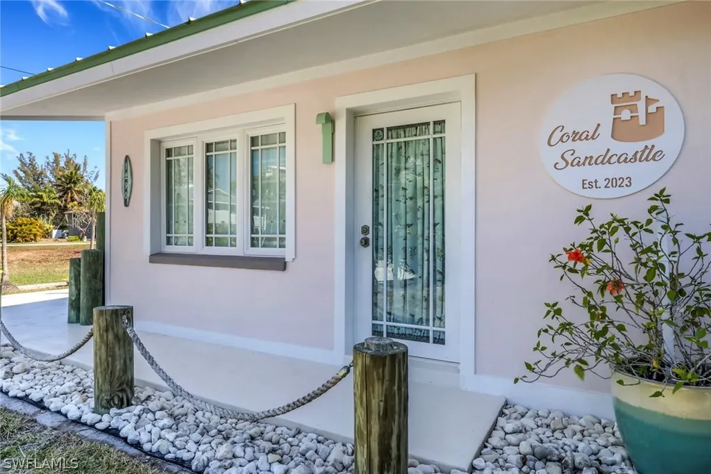 1290 Venetian Way Naples FL 34110
