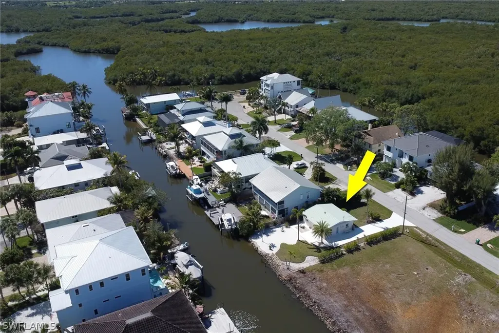 1290 Venetian Way Naples FL 34110