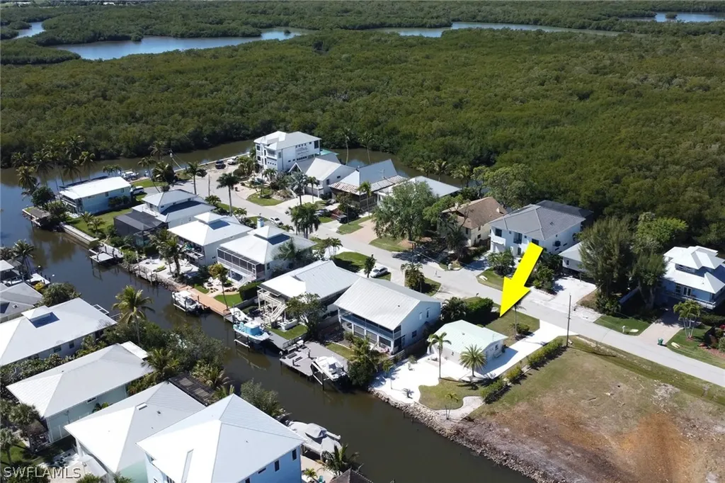 1290 Venetian Way Naples FL 34110