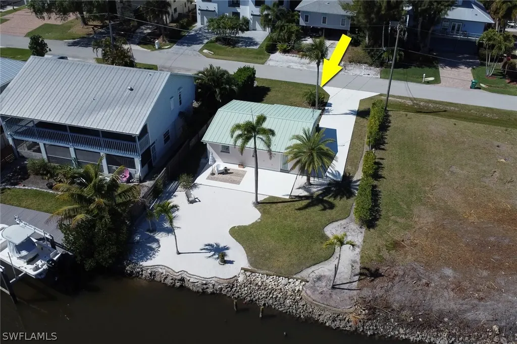 1290 Venetian Way Naples FL 34110