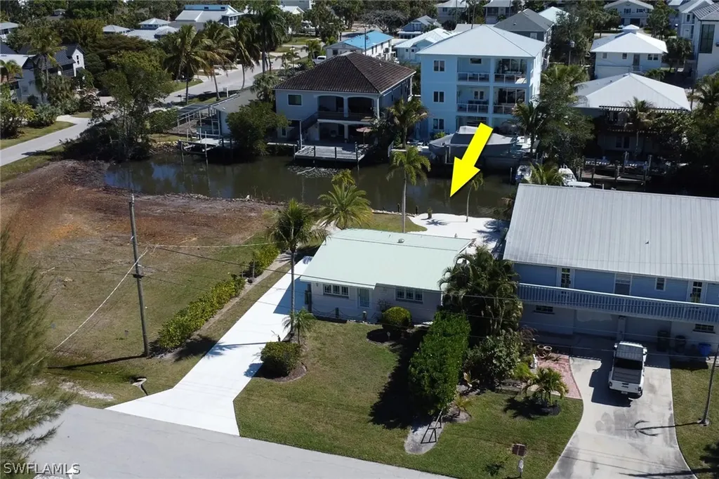 1290 Venetian Way Naples FL 34110