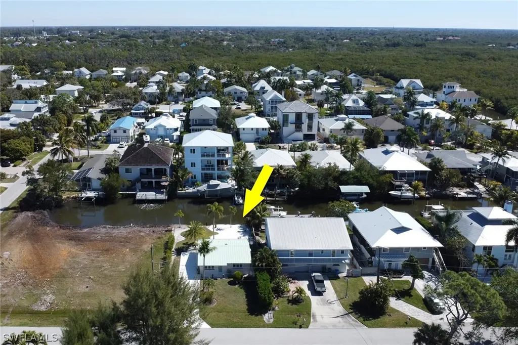 1290 Venetian Way Naples FL 34110