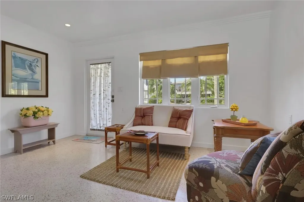 1290 Venetian Way Naples FL 34110
