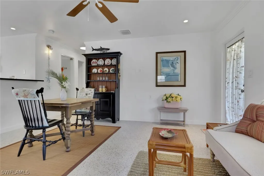 1290 Venetian Way Naples FL 34110