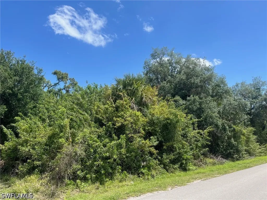 20TH Avenue NE Naples FL 34120