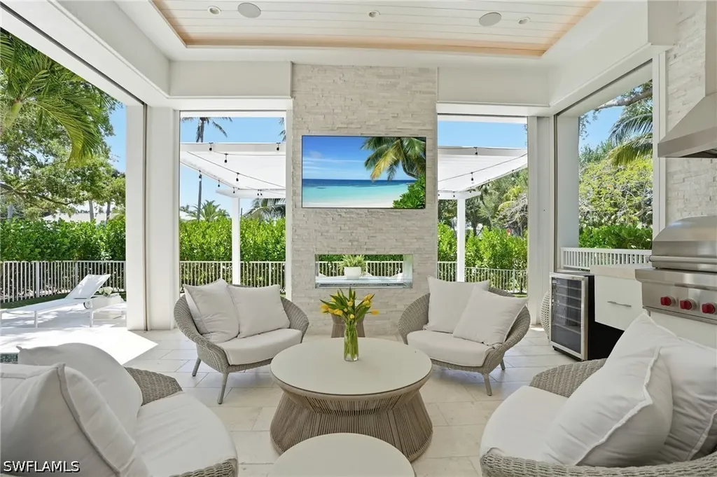 685 2nd Street S Naples FL 34102