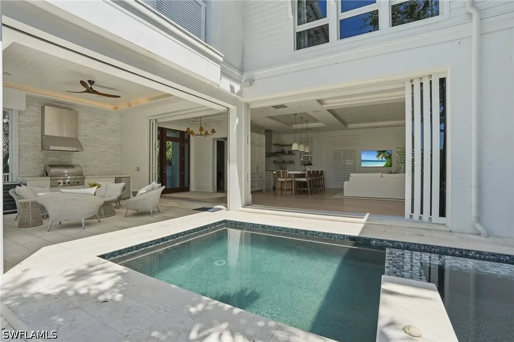 685 2nd Street S Naples FL 34102