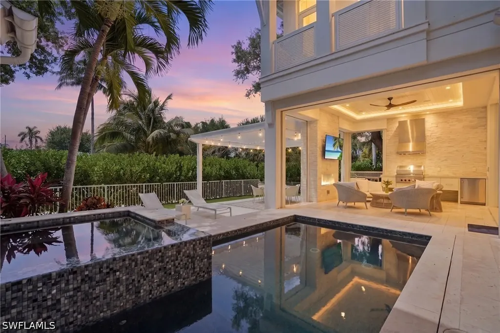 685 2nd Street S Naples FL 34102
