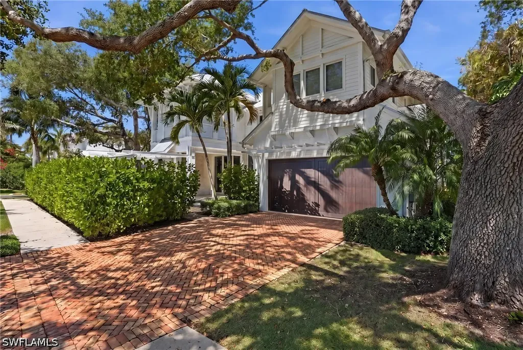 685 2nd Street S Naples FL 34102