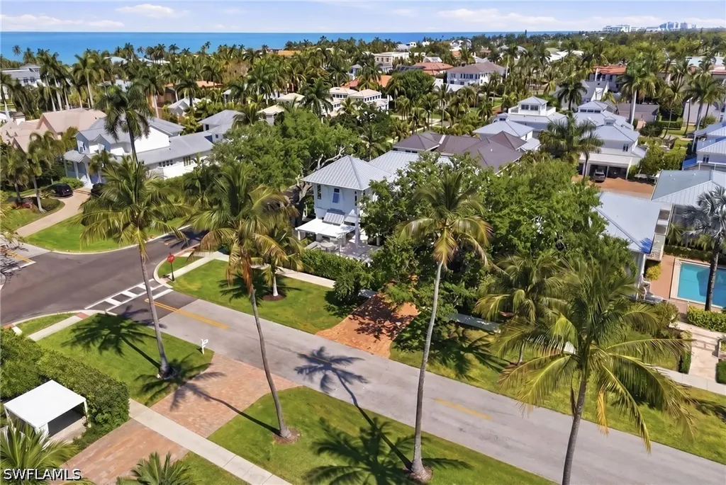 685 2nd Street S Naples FL 34102