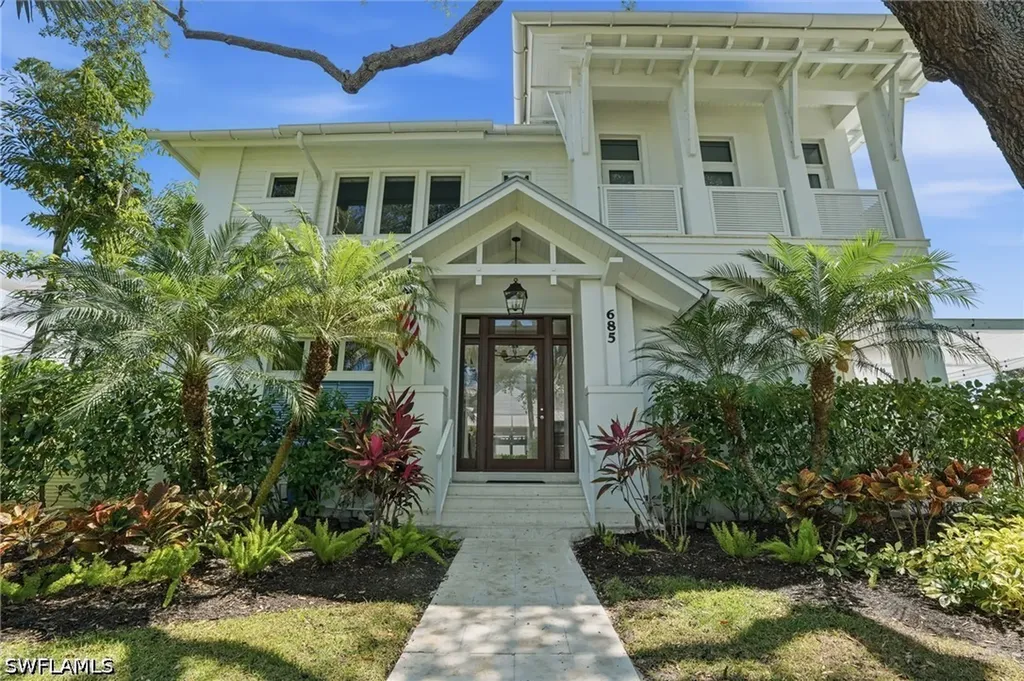 685 2nd Street S Naples FL 34102