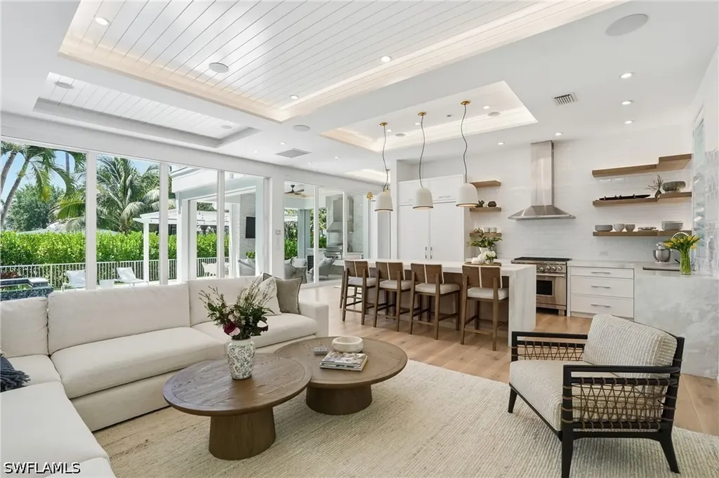 685 2nd Street S Naples FL 34102