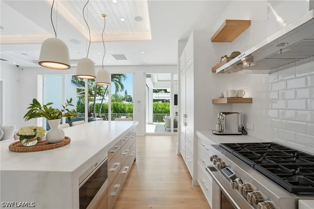 685 2nd Street S Naples FL 34102