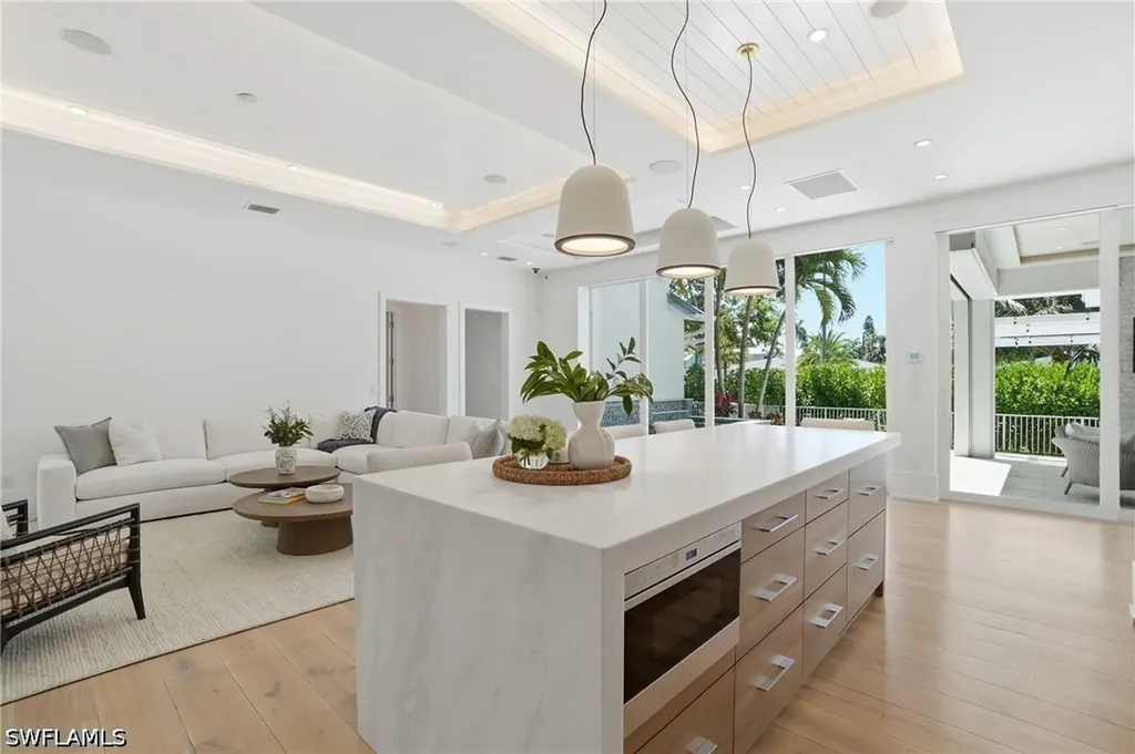 685 2nd Street S Naples FL 34102
