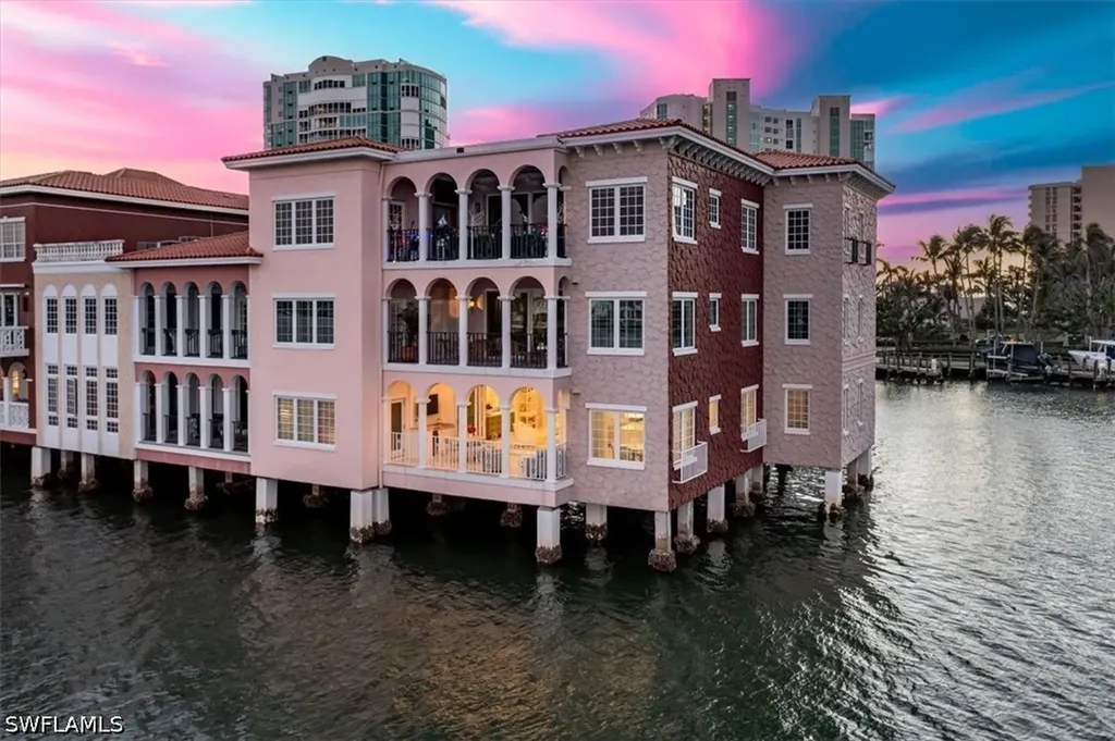 Naples FL, 4000 Gulf Shore Boulevard N, Unit 3300
