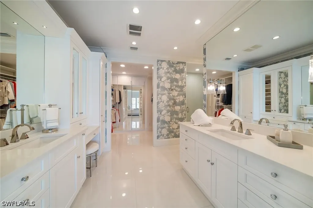 4000 Gulf Shore Boulevard N Naples FL 34103