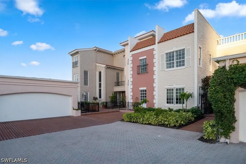 4000 Gulf Shore Boulevard N Naples FL 34103