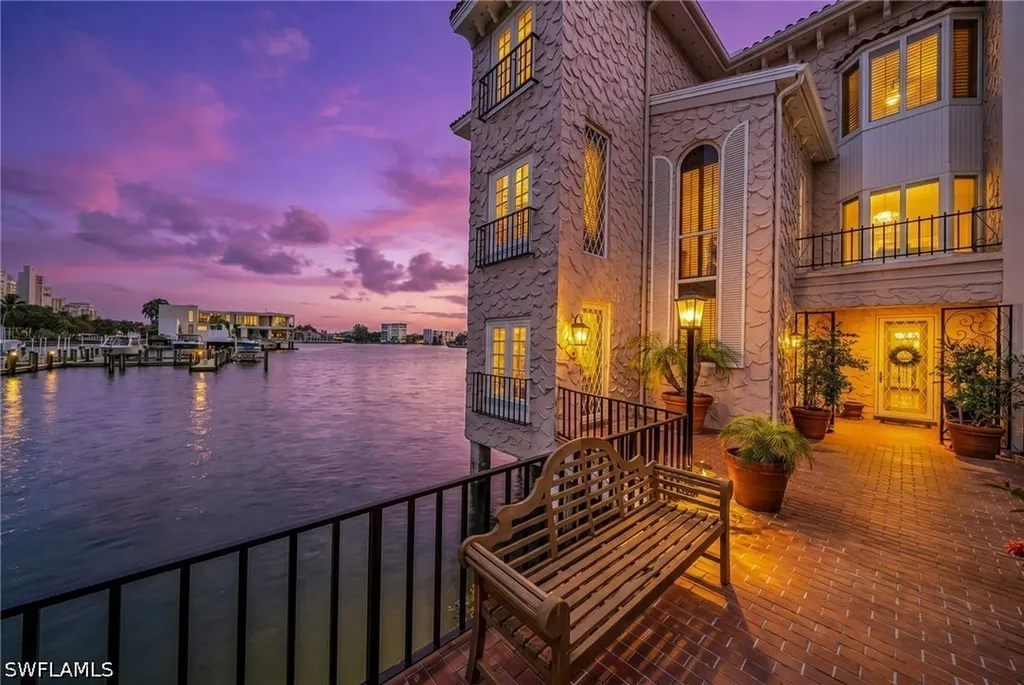 4000 Gulf Shore Boulevard N Naples FL 34103