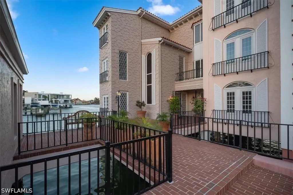 4000 Gulf Shore Boulevard N Naples FL 34103