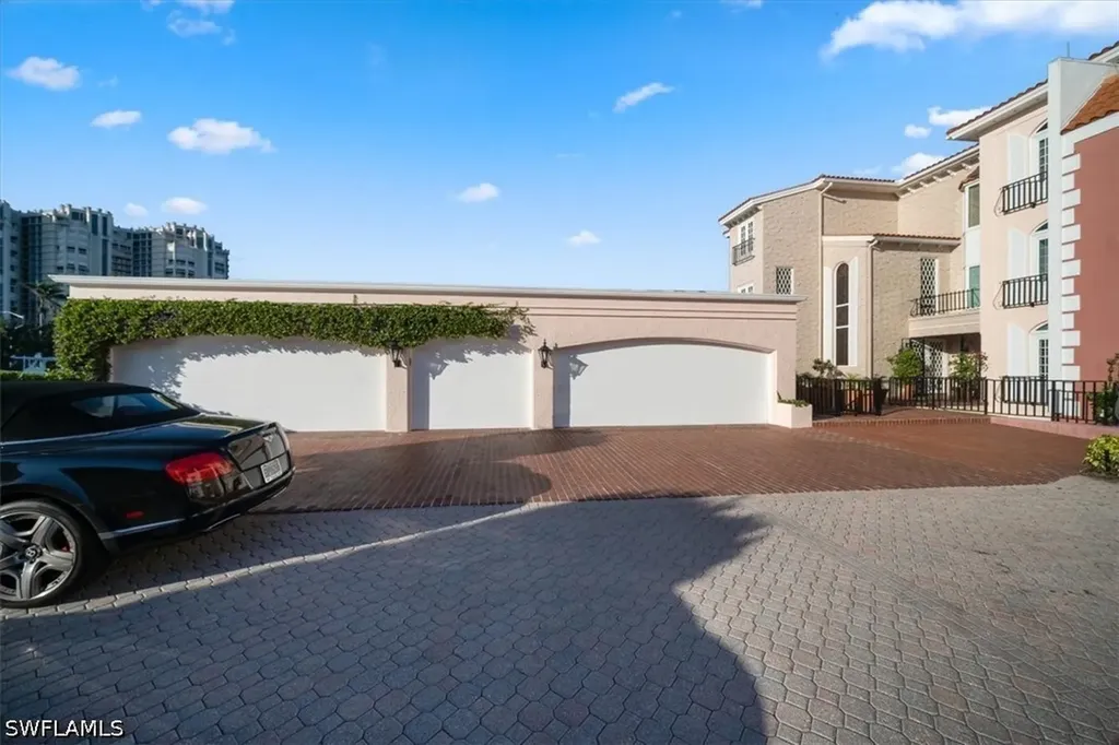 4000 Gulf Shore Boulevard N Naples FL 34103