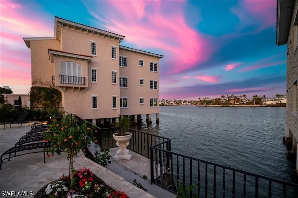 4000 Gulf Shore Boulevard N Naples FL 34103
