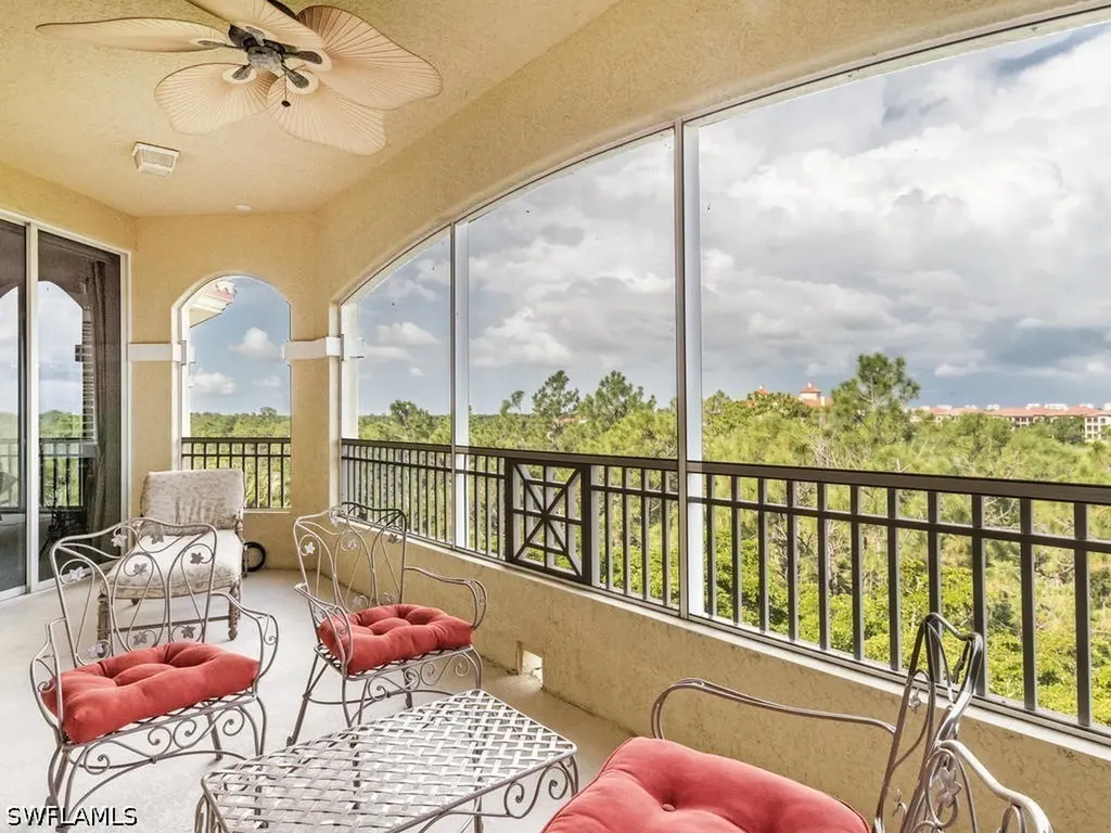 2728 Tiburon Boulevard E Naples FL 34109