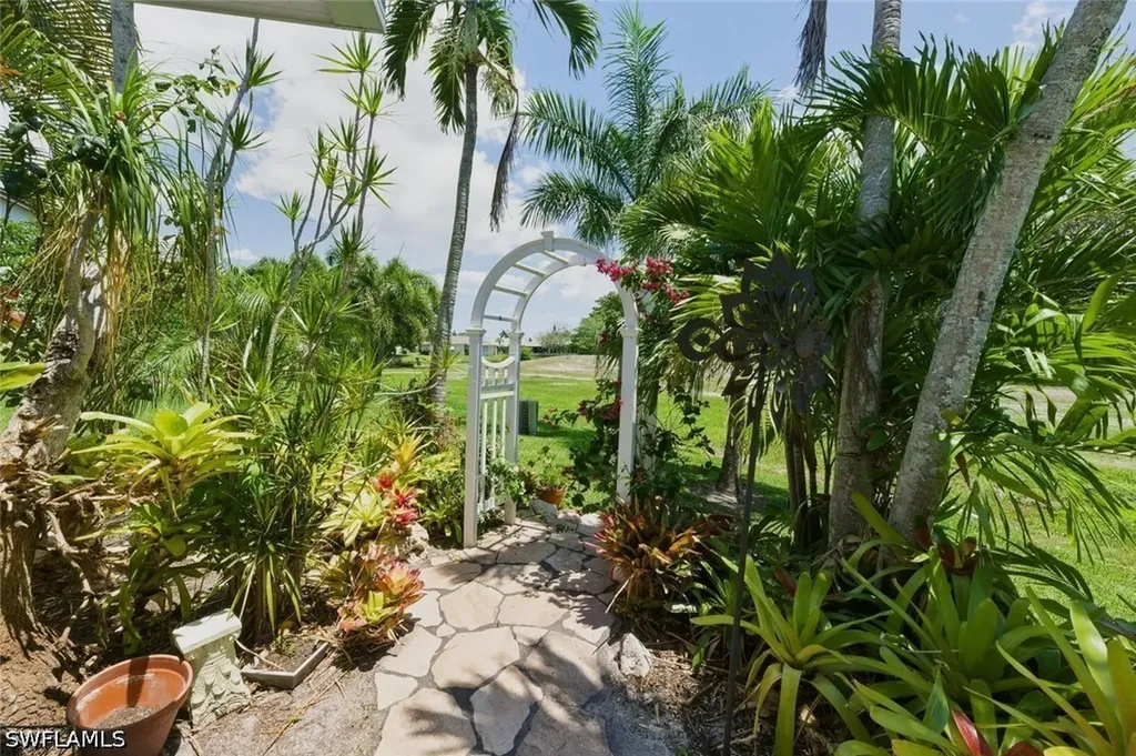 204 Estelle Court Naples FL 34112