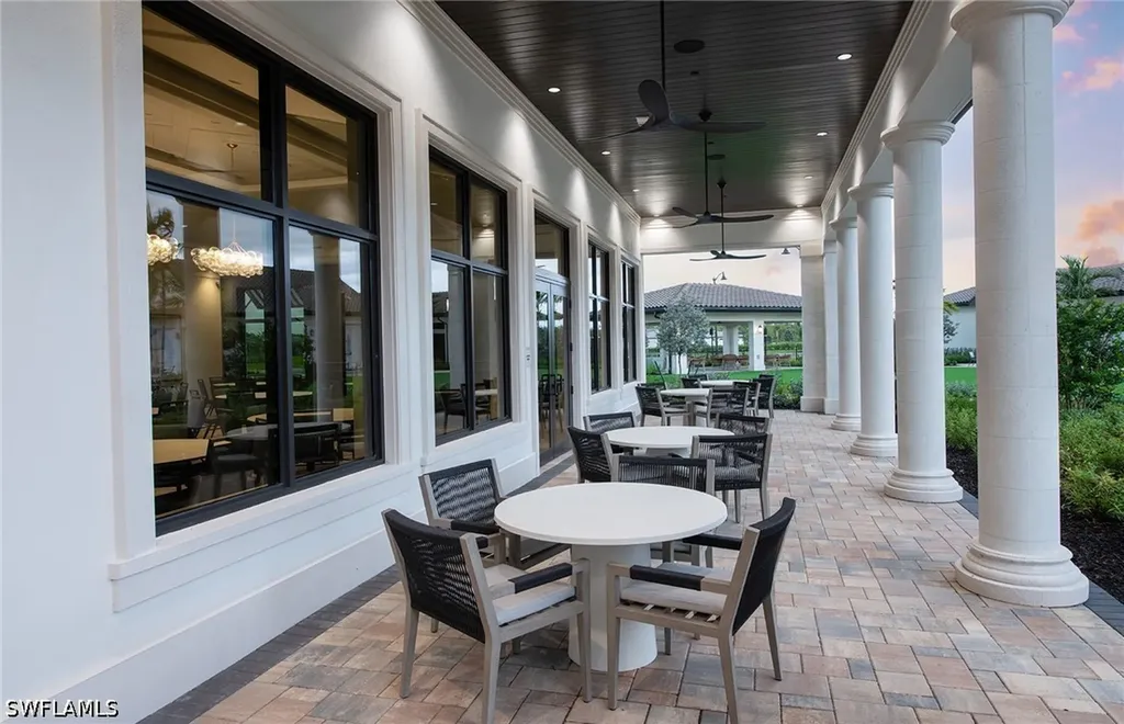 2104 Freemont Way Naples FL 34120