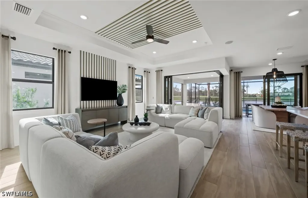 2104 Freemont Way Naples FL 34120