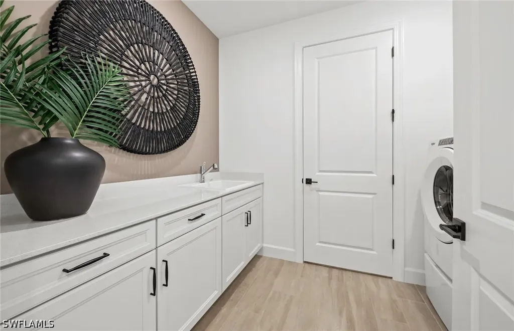 2104 Freemont Way Naples FL 34120