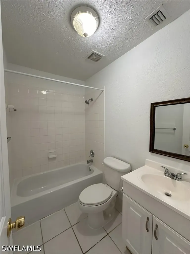4629 Bayshore Drive Naples FL 34112