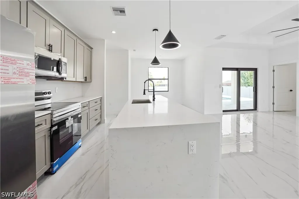 2511 NW 7th Street Cape Coral FL 33993