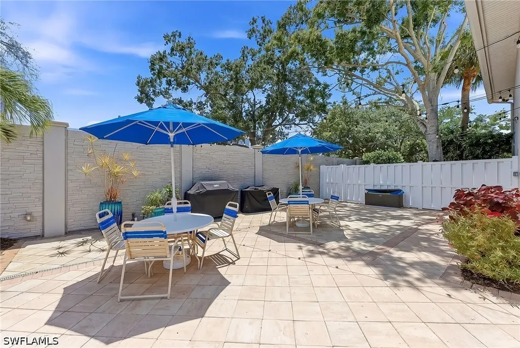 887 Gulf Pavilion Drive Naples FL 34108