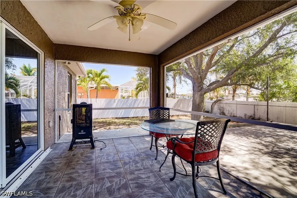 1427 NE Juanita Place Cape Coral FL 33909