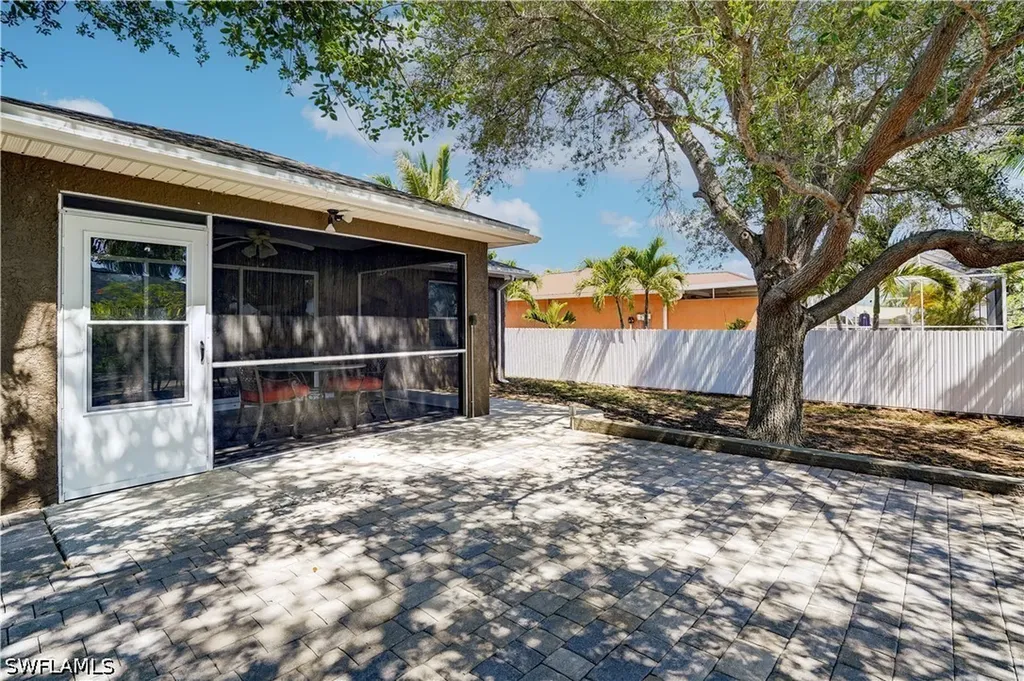 1427 NE Juanita Place Cape Coral FL 33909