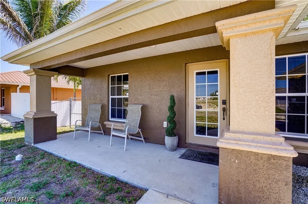 1427 NE Juanita Place Cape Coral FL 33909