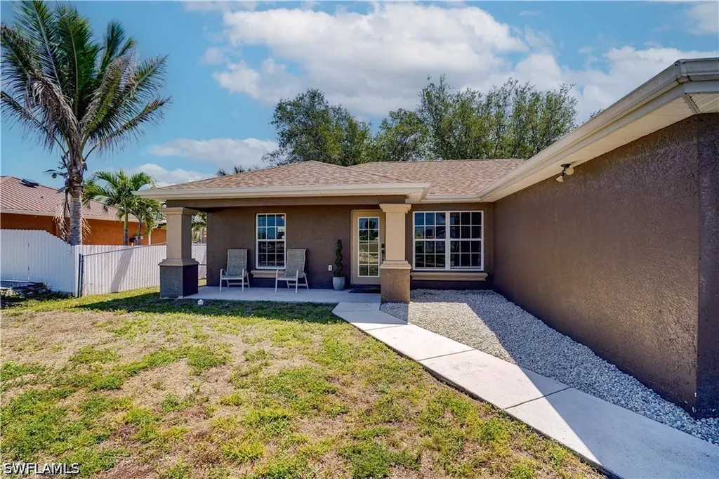 1427 NE Juanita Place Cape Coral FL 33909
