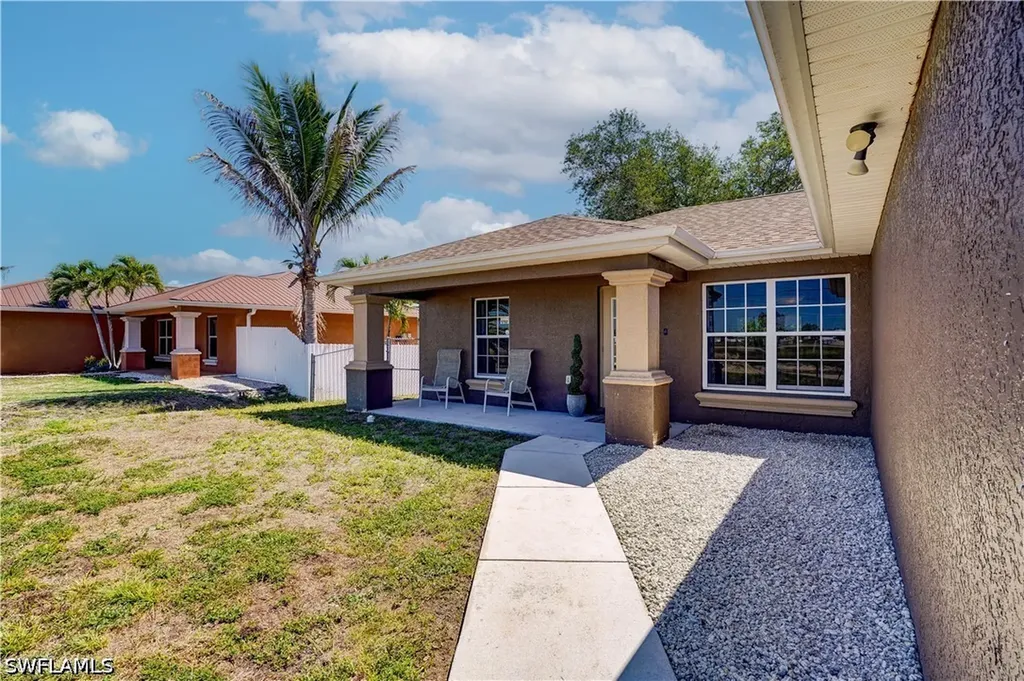1427 NE Juanita Place Cape Coral FL 33909