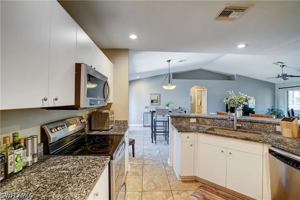 1427 NE Juanita Place Cape Coral FL 33909