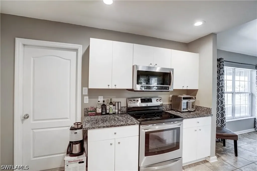 1427 NE Juanita Place Cape Coral FL 33909