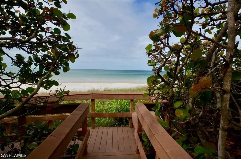10851 Gulf Shore Drive Naples FL 34108