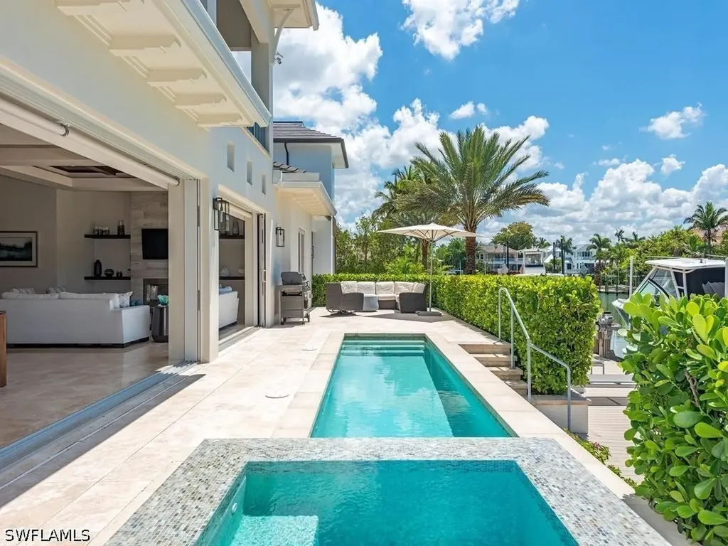 628 21st Avenue S Naples FL 34102
